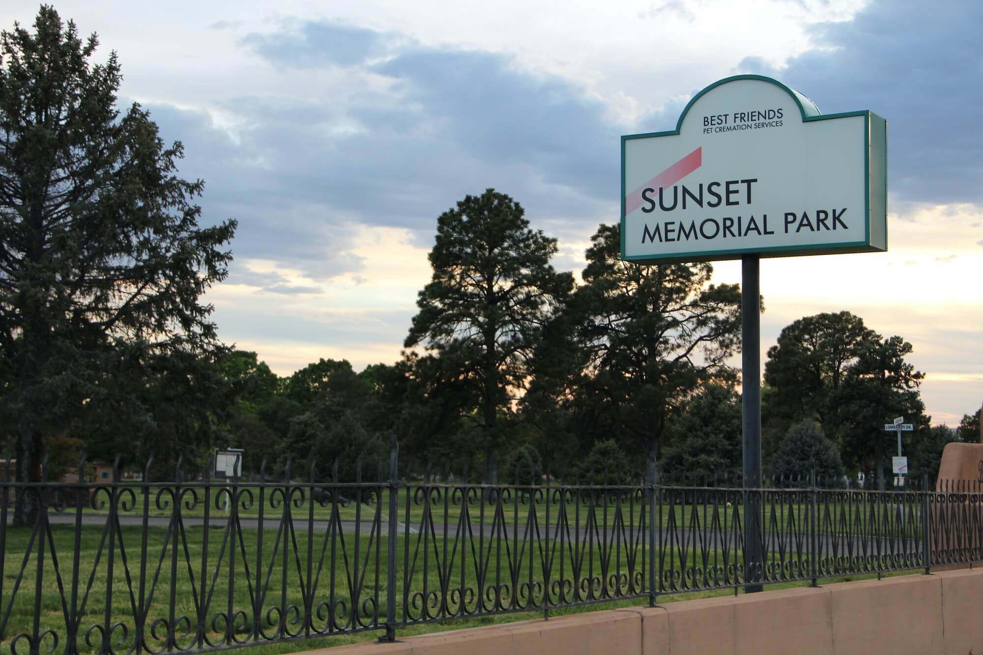 Picture of Best Friends Pet Cremations	924 Menaul Blvd NE, Albuquerque, NM 87107